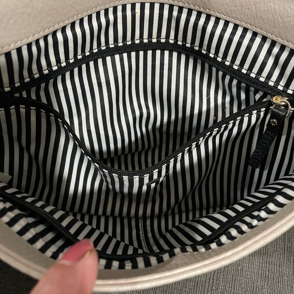 Kate Spade women’s Beige fold-over zip pebbled leather Crossbody Bag - Picture 5 of 7